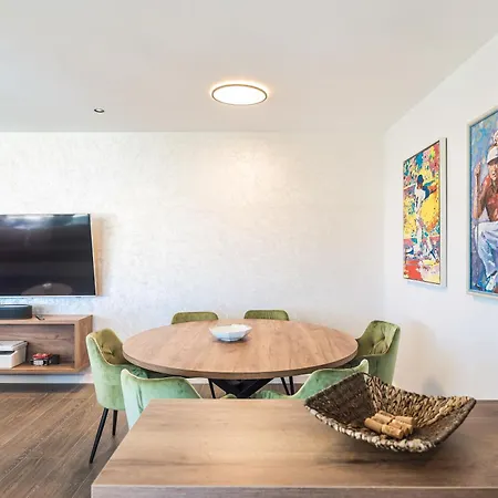 Penthouse Croatiendream With 3 Bedrooms, Pool And Sea View Sukošan