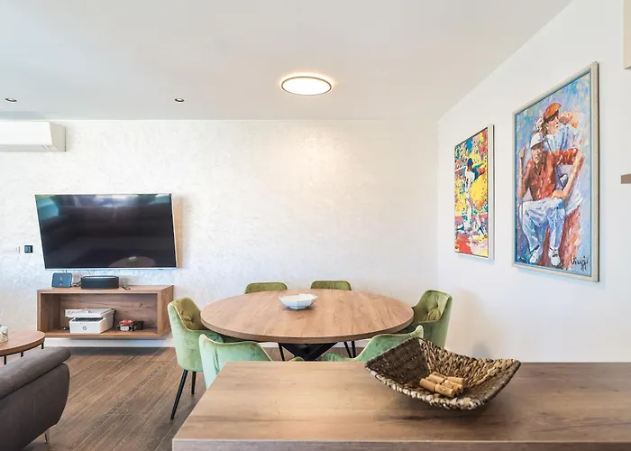 Penthouse Croatiendream With 3 Bedrooms, Pool And Sea View Sukošan