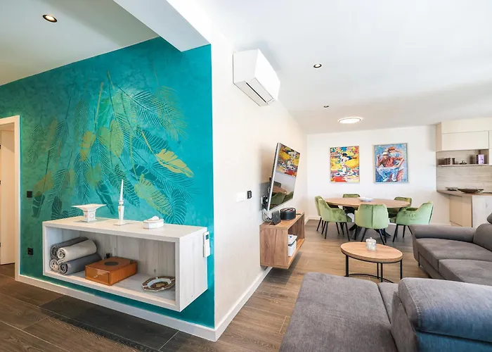 Penthouse Croatiendream With 3 Bedrooms, Pool And Sea View